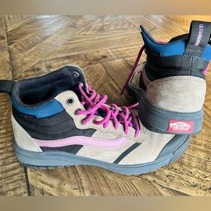 Women’s Vans Ultra-Range hiking boot. Rare find!